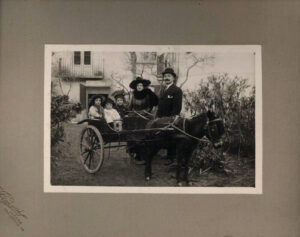 Lucera - Cavalli Ruggiero, sua moglie (una Paolucci) e i loro figli, tra cui il piccolo Clearco - Foto di Gianni Mentana