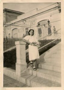 Lucera - Di Pierro Adina sulla scalinata che portava alla fermata della littorina (anni 30)