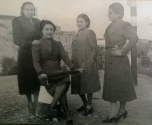 Lucera - Faccilongo Pina, mamma, zia Ninetta e zia Cristina (anni 30) - Foto di Alfredo Russo