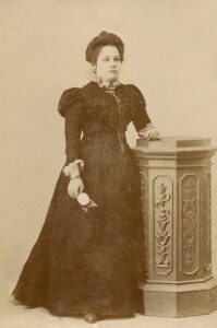 Lucera - Falcione Isabella (1878-1947) in una foto di R. Manfredonia (primi 900)