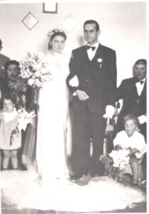 Lucera - Fusco Carlo e Antonietta, mio padre Vincenzo de Rosario (1936-1999) è il bambino seduto a dx nel 1939 - Foto di Raffaele De Rosario