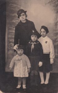 Lucera - Manna Vincenza e e figli nel 1935 - Foto fornita da Anna Romice