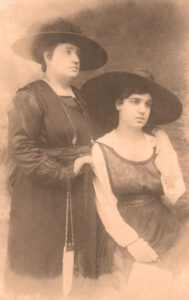 Lucera - Manna Vincenza e figlia Filomena nel 1918 - Foto fornita da Anna Romice.