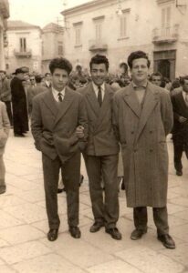 Lucera - Tolve Raffaele, Di Giovine Ruggero e Cozzolino Roberto in Piazza Duomo nel 1953