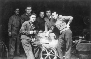 Lucera - d'Atri Mimmo nell'officina di Paolo Ferrari, Via A Porta Croce nel 1953 - Foto fornita da Antonio Iliceto