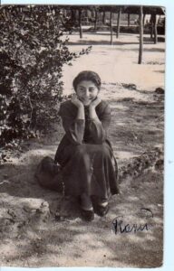 Lucera - Marrone Maria in villa comunale nel 1954 - Foto di Maria Marrone