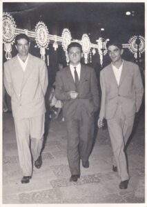 Lucera - Forte Antonio e Mario e al centro l'amico Alfarano Vincenzo nel 1955 - Foto di Antonio Iliceto
