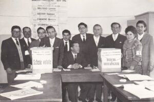 Lucera - Mainieri Nicola (alle spalle del Presidente di seggio) nel 1986