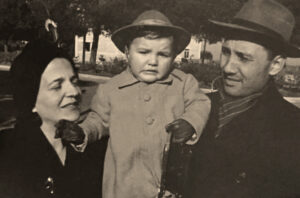 Lucera - Trincucci Giuseppe con i genitori, anni 50