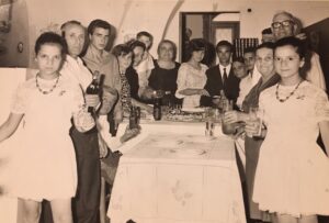 Lucera - Monticelli Antonio e Giordano Michele con le loro famiglie, anni 60 - Foto di Tina Monticelli,
