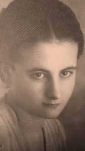 Lucera - Cifaldi Antonietta , nata il 17 settembre 1921 e morta il 6 maggio 2003 moglie di Mario Russo