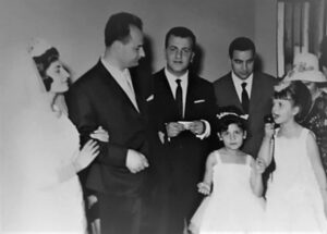 Lucera - Nella d'Atri e Ferruccio Sciarrillo con Mimmo d'Atri e le damigelle Pina Marino e Rosaria Dori l'1-6-1964