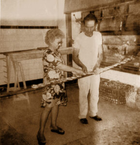 Lucera - Monticelli Luigi e Di Canio Rosa nel loro forno - La foto è stata fornita da Monticelli Franco