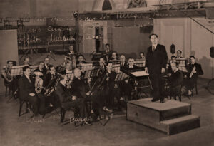 Lucera - Tucci Umberto (cugino di Vincenzo Bucci e Mario Bucci) nel 1948 con la sua Orchestra della RAI