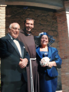 Lucera - Calabria Raffaele e Maria Rosaria - Nozze d'oro, rito Officiato dal padre guardiano Fra Giacomo Rotunno del Convento di Renacavata-Camarino (MC)