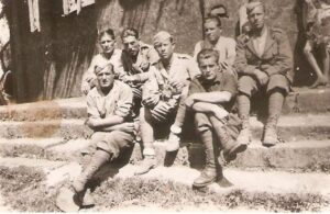 Lucera - D'Orta Raffaele, Serg. Magg., il secondo da sinistra in alto, con commilitoni in Etiopia - anno 1936 - Foto di Antonio Iliceto