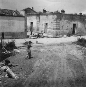 Lucera - 1947-48 - Lavori di costruzione Via dell' Anfiteatro da parte della Ditta Maffulli Nicola - Foto del figlio Maffulli Antonio