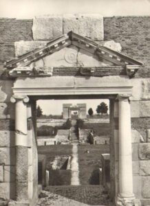 Lucera - Anni 60 - Anfiteatro romano - Portale
