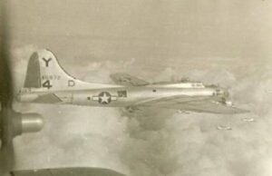Lucera - B-17 del 301 Bomb Group con la sigla di identificazione Y 4 di stanza nell'aeroporto di Lucera 1943-45