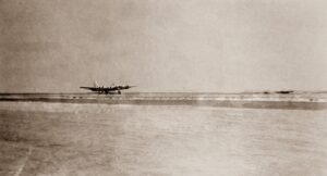 Lucera - B17 -Landing From Mission 301st Bomb Group, 03-09-1944- Foto di Albert Change