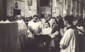 Lucera - Basilica Cattedrale 1950 - Consacrazione a sacerdote di Don Michele Del Gaudio - Si riconoscono Don Rossetti e mons. Pecoriello