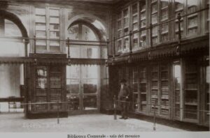 Lucera - Biblioteca comunale - L'aula magna dove fu collocato nel 1904 il mosaico rinvenuto in piazza Nocelli nel 1899