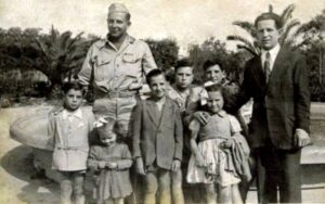 Lucera - Olivieri Vincenzo con i figli Michele, Maria, Remo e Alfonso e un soldato americano