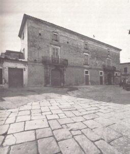 Lucera - Palazzo Bonghi! anni 80 (di fronte al palazzo Petrilli)