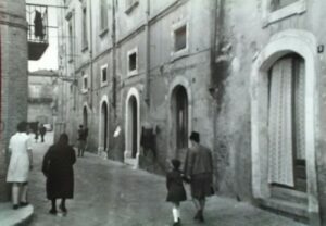 Lucera - Via Santa Lucia anni 60 - Foto di Massimiliano Monaco