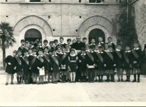Lucera - Scuole elementari ed Asilo San Leonardo 1965 - I maschi di IV e V col vescovo Cunial - Foto di Napolitano Giuseppe