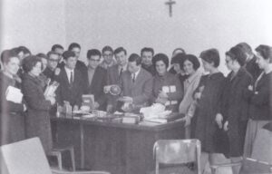 Lucera - Istituto Tecnico Commerciale e per Geometri 1964 - Preside matteo La Medica con un gruppo di studenti