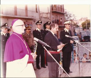 Lucera - Porta Foggia. Il saluto della città al nuovo Vescovo Cassati 1985 - Foto di Vincenzo Di Siena