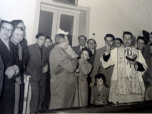 Lucera - 1954-55 - Il 2° da sx è Montanaro Raffaele, di spalle è l'avv. Mario Follieri, dietro padre Angelo c'è La Cava, Lepore, Catapano, Angelo e Lello Mentana - Foto di da Lino Montanaro