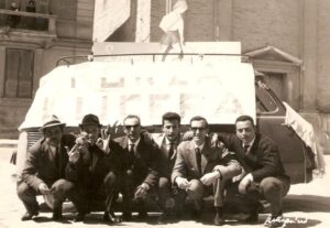 Lucera - 1956, tifosi del Lucera calcio con Peppino Polito, Pasquale Forte, Maffulli - Foto di Franco e Michele Polito