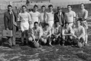 Lucera - Squadra di calcio 1960 - In piedi Menga,Lafisco, ,Menduni, il Pres. Cibelli, E. Pilla e Cola, In ginocchio Abbruzzese, Giambattista, Mastrodomenico