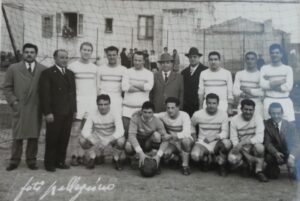 Lucera - Squadra di calcio anni 50 - Foto di Daniele Graziano