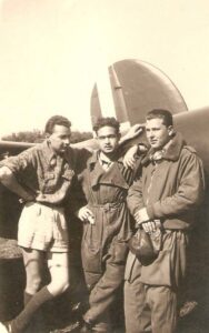 Lucera - Bucci Mario (il primo da destra), Aviere motorista - Seconda guerra mondiale nel 1943.