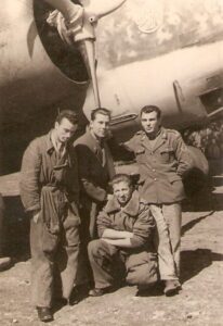 Lucera - Bucci Mario (il secondo da sx), Aviere motorista - Seconda guerra mondiale nel 1943