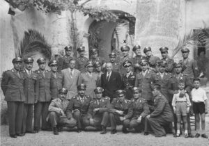 Lucera - Festa dell'Arma dei Carabinieri anno 1950. Mio padre ed io contrassegnati dalla X - Foto di Fernando Mazzotta
