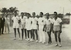Lucera - Squadra di pallacanestro del primo campionato universitario del 2° dopoguerra - Umberto Mentana, 2° da dx - Foto di Annalisa Mentana