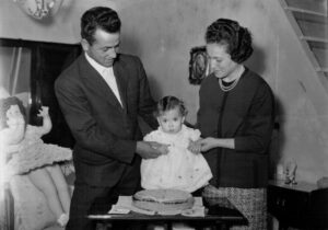 Lucera - D'Aries Antonio Biagio e Zaccaglino Maria con la loro primogenita Carmelina - Anno 1963 - Foto di Pietro Scioscia