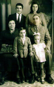 Lucera - Galassi Pietro e Rosa De Palma, Maria Lucia e suo fratello Rino (Pellegrino) Galassi e nipoti, anni 40 - Foto di Pietro Scioscia